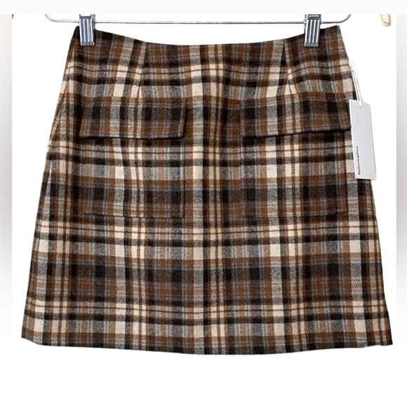 Looking for this reformation skirt, size 0 - Picture 3 of 5